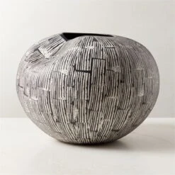Moe Black And White Ceramic Vase