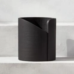 Zeno Black Cast Aluminum Indoor/Outdoor Planter Small